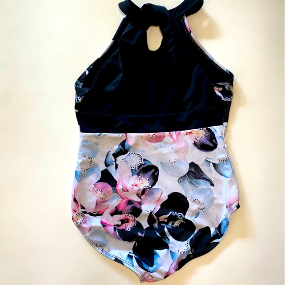 Floral fully lined girls dance leotard. - Picture 3 of 8